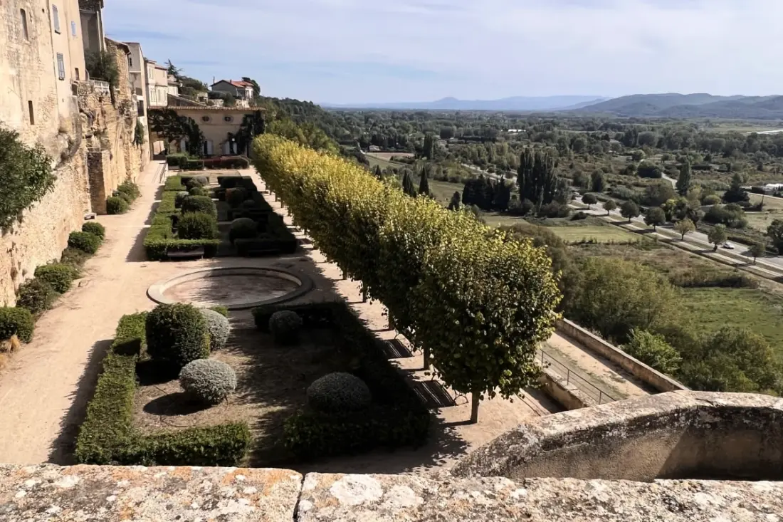Maison Des Vignes : Piscine Et Charme à Lauris