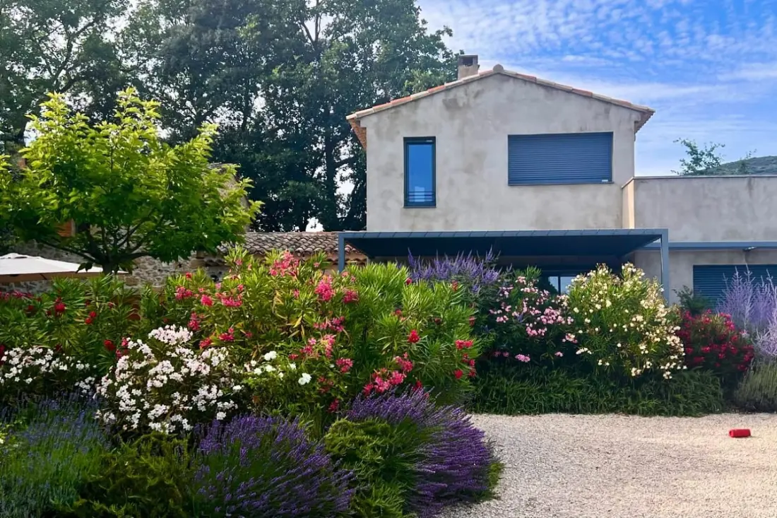 Maison Des Vignes : Piscine Et Charme à Lauris
