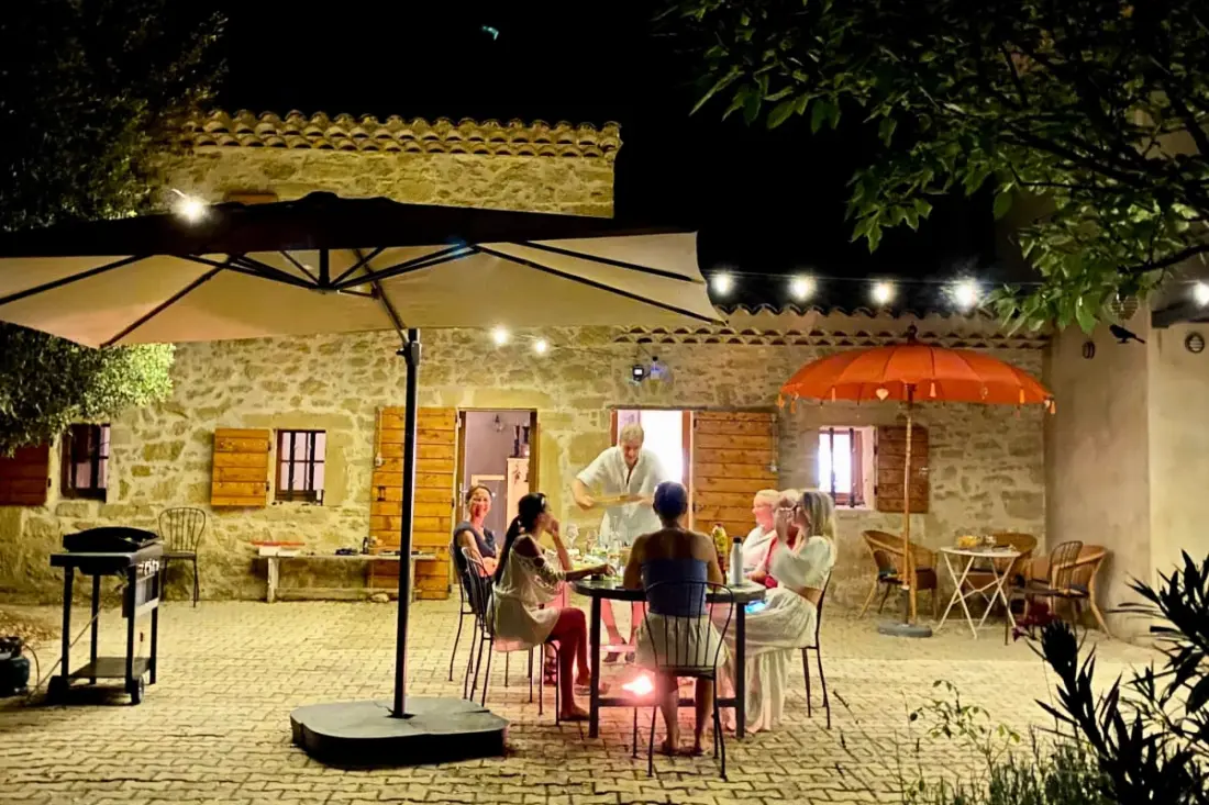 Maison Des Vignes : Piscine Et Charme à Lauris