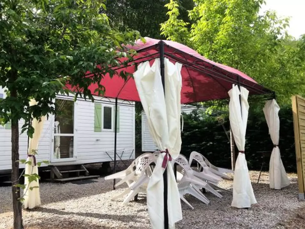 Camping maeva Escapades Le Lac Laval-de-Cère 3 étoiles★★★