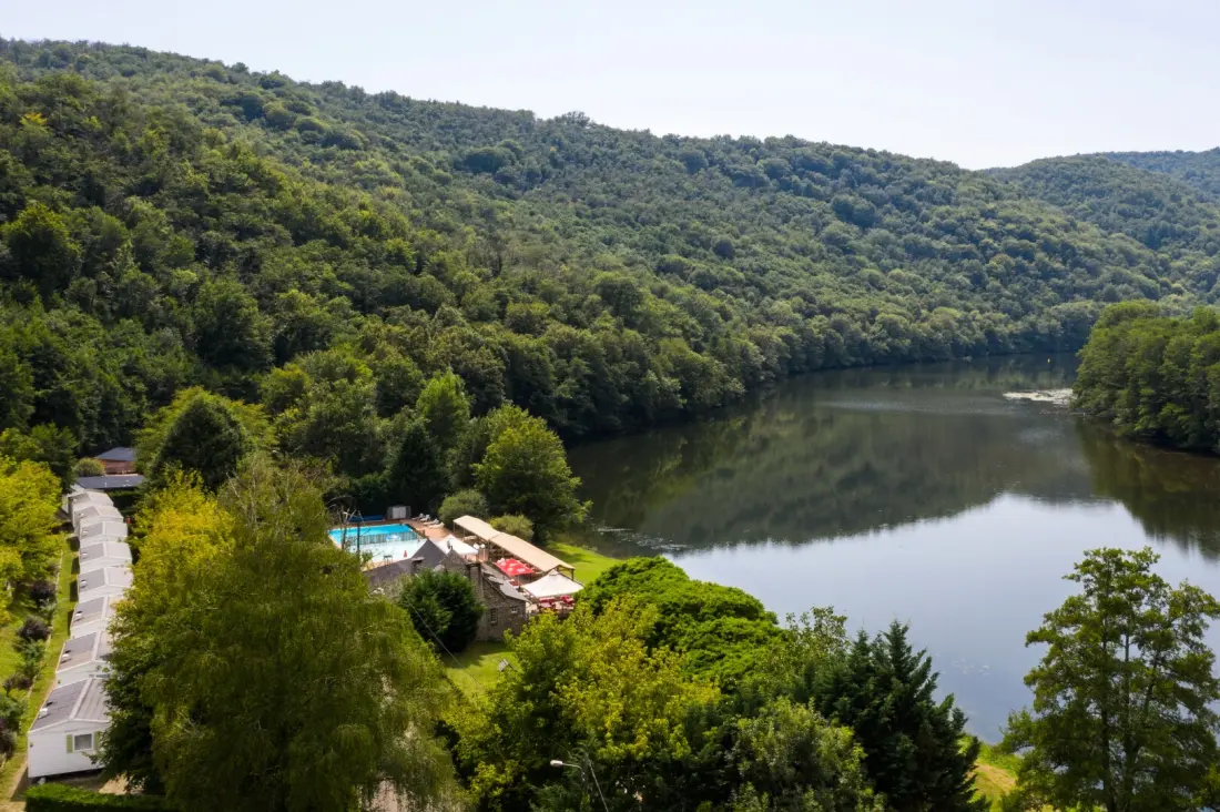 Camping maeva Escapades Le Lac Laval-de-Cère 3 étoiles★★★