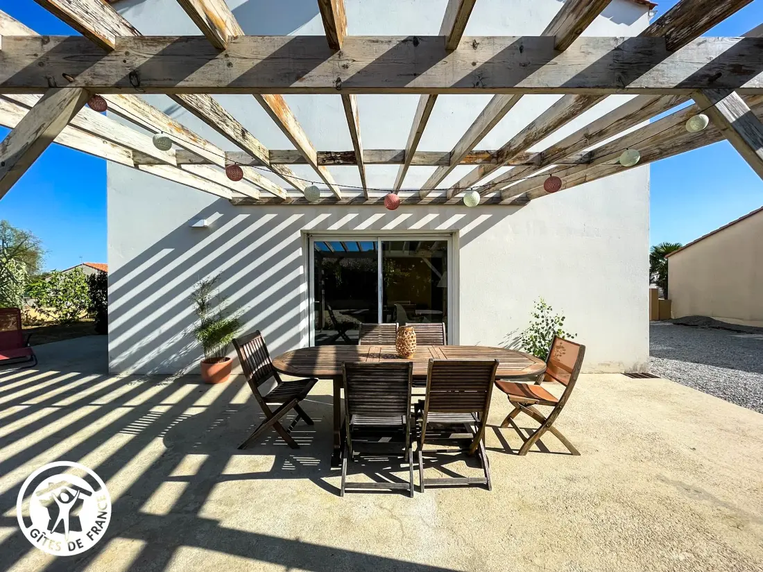 Maison de Vacances LE BERNARD 10