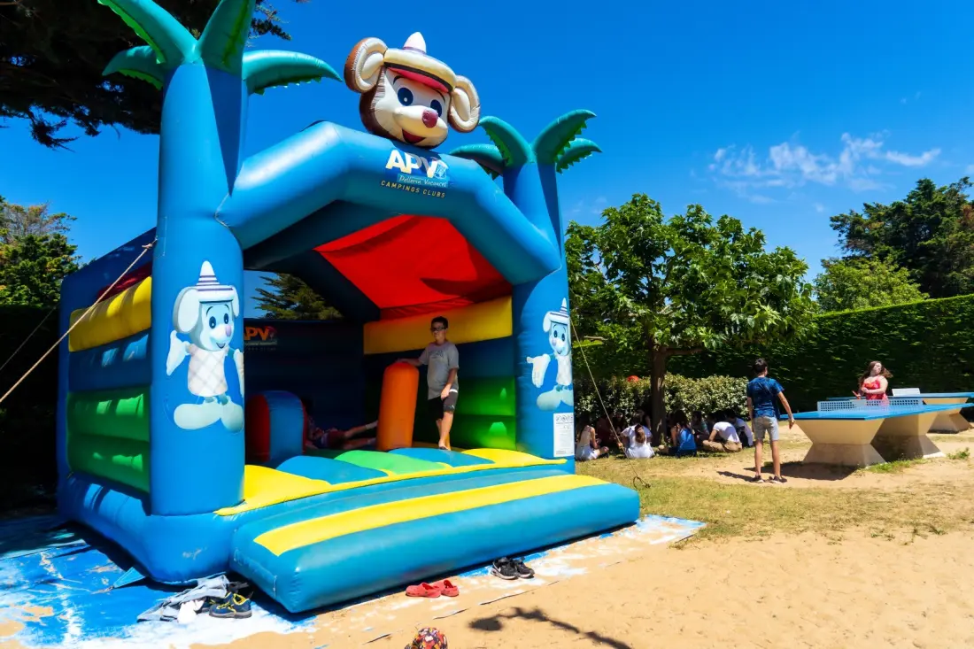 Camping Au Val de Loire en Ré 4 étoiles★★★★
