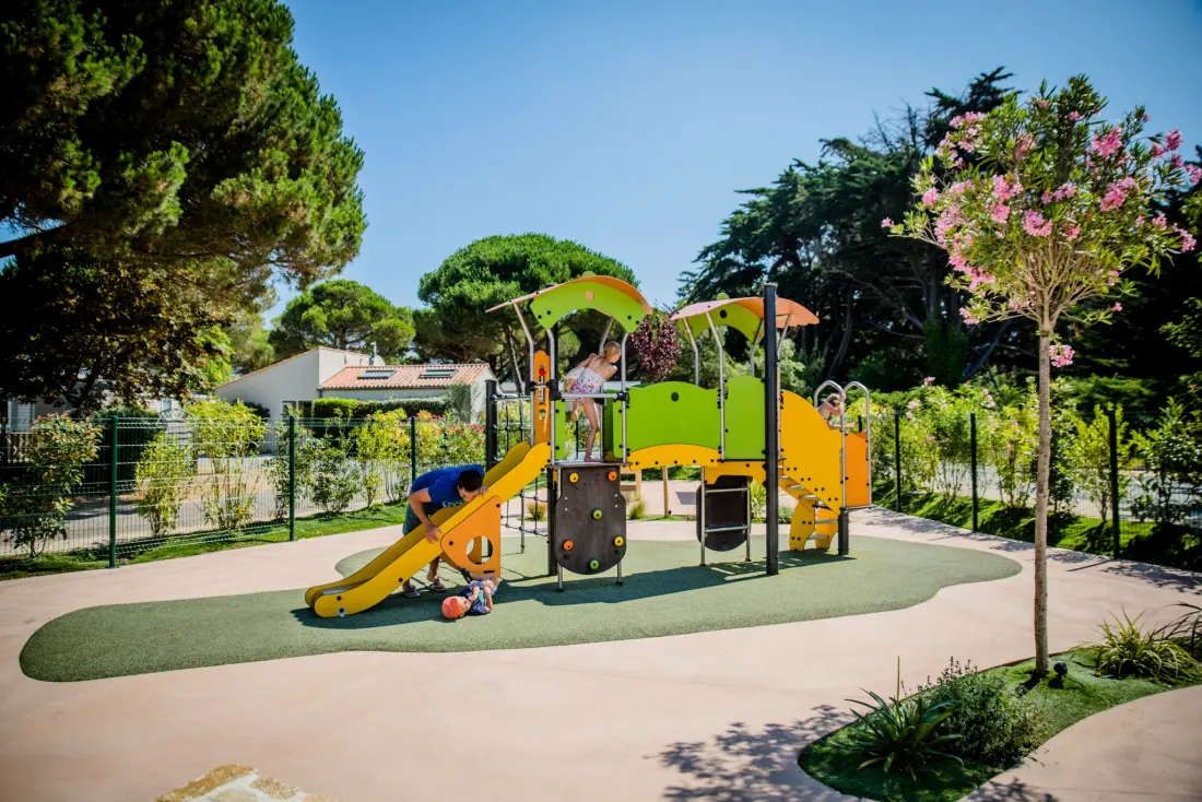 Camping LES VARENNES 4 étoiles★★★★