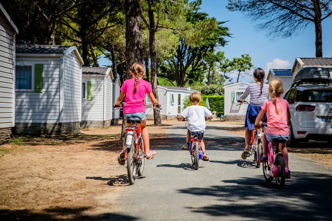 Camping LES VARENNES 4 étoiles★★★★