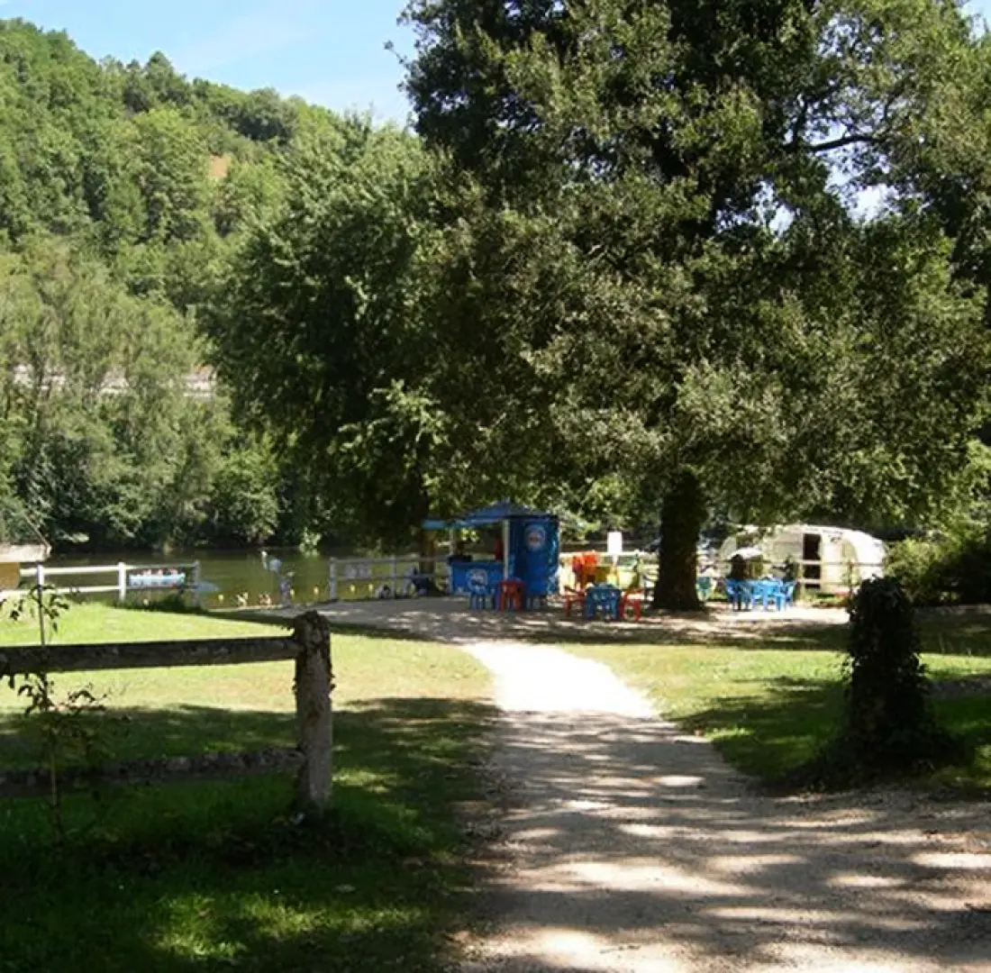 CAMPING DU PONT DE VICQ  3 étoiles★★★
