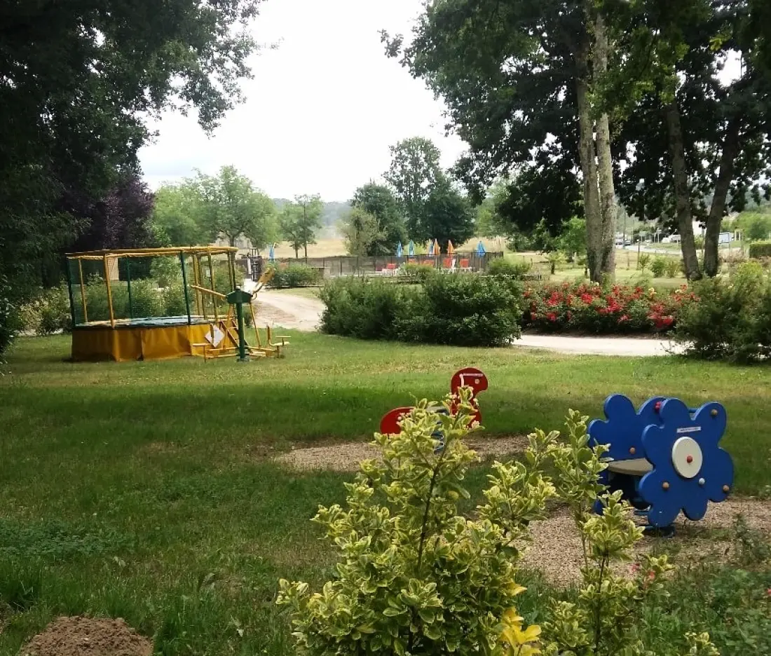 CAMPING DU PONT DE VICQ  3 étoiles★★★