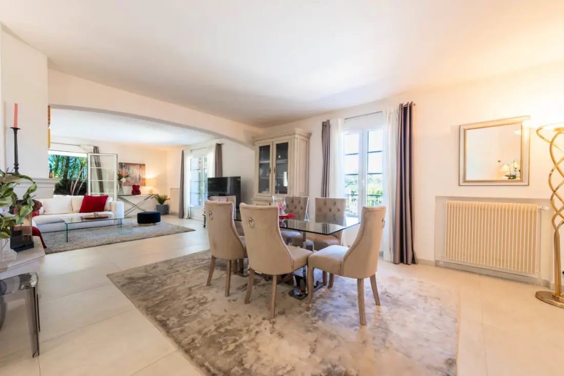 Résidence Villa 210m² Avec Piscine - Mougins