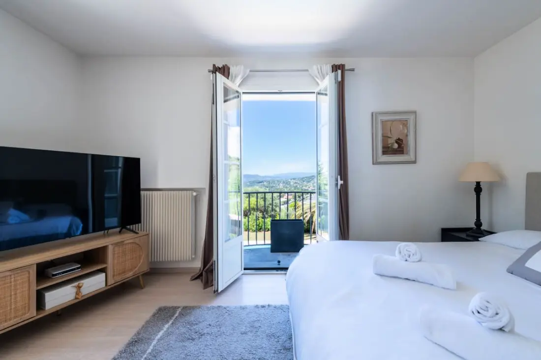 Résidence Villa 210m² Avec Piscine - Mougins