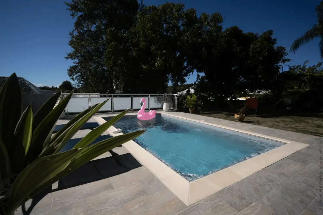 972a - Magnifique Rez-de-chaussée Avec Piscine