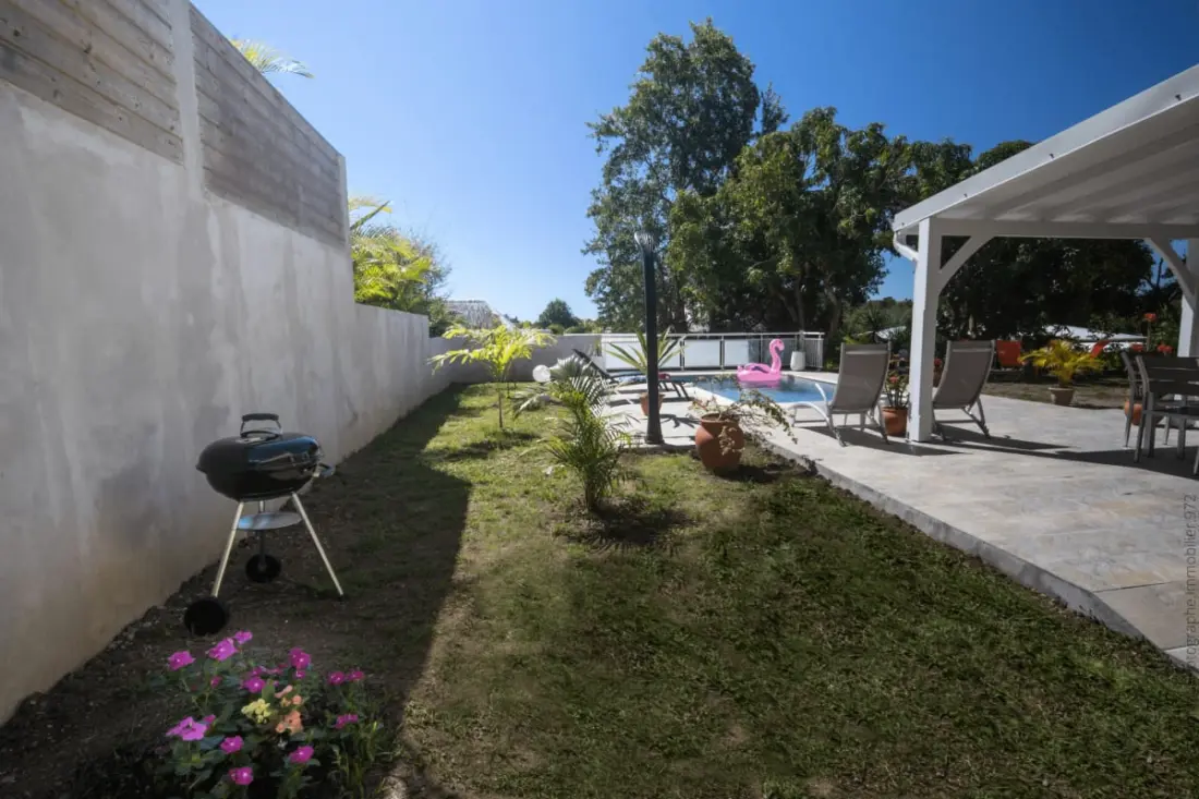 972a - Magnifique Rez-de-chaussée Avec Piscine