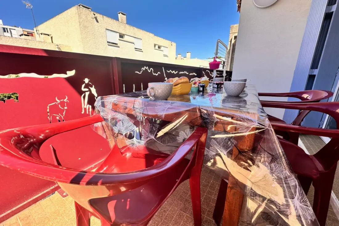 Résidence Coeur De Camargue : Terrasse Et Plage à Pied Au Centre