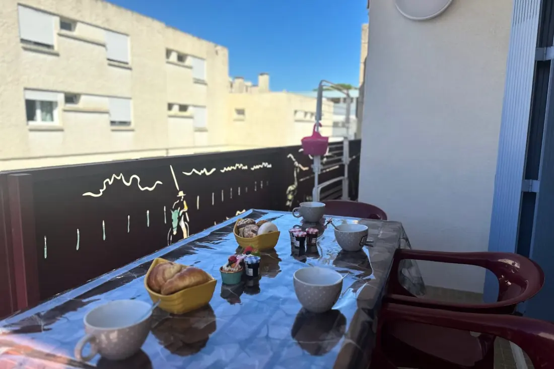 Résidence Coeur De Camargue : Terrasse Et Plage à Pied Au Centre