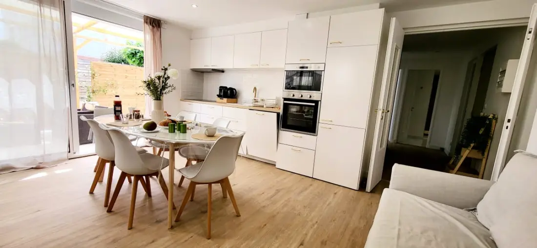 Résidence Domino 1 Superbement Rénové - 2 Chambres -terrasse à 300m Plage, Commerces
