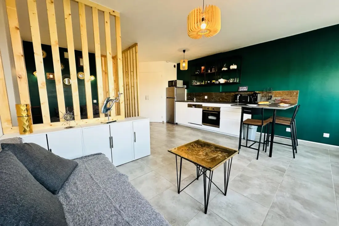 Résidence L'emeraude Au Soleil : Studio Avec Coin Nuit Dans Résidence Sur La Plage