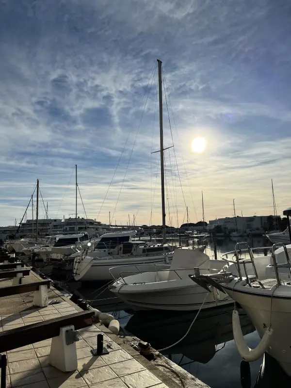 Résidence La Marina De Lairan : 2 Chambres Terrasse Vue Port De Plaisance