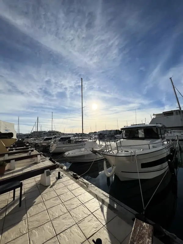 Résidence La Marina De Lairan : 2 Chambres Terrasse Vue Port De Plaisance