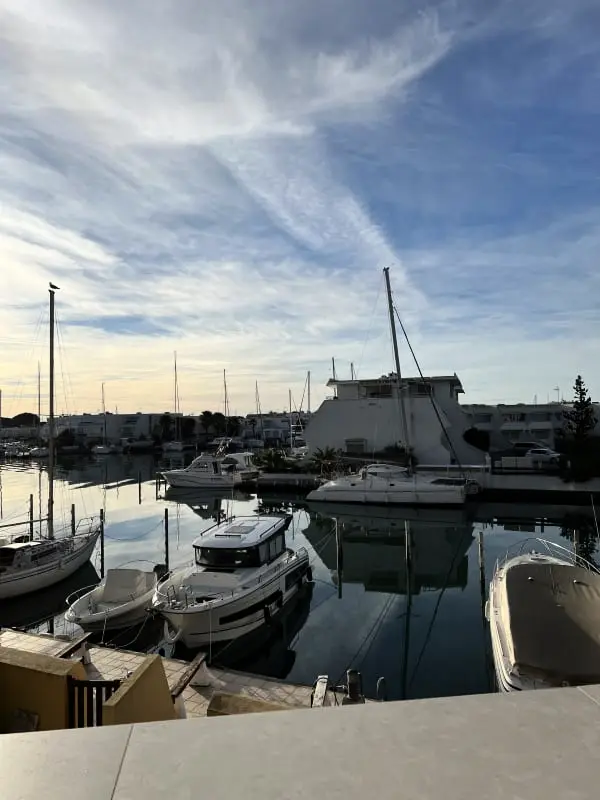 Résidence La Marina De Lairan : 2 Chambres Terrasse Vue Port De Plaisance