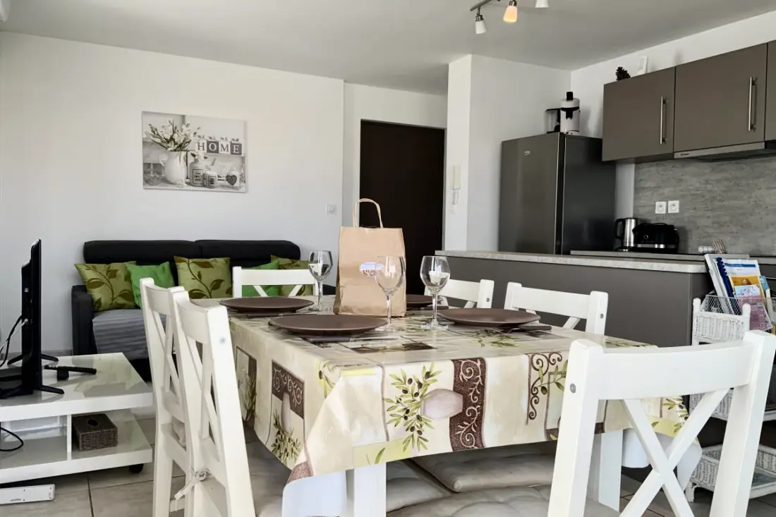 Résidence La Roselière  T3 Avec Terrasse Et Garage à 400 M De La Plage Au Grau-du-roi