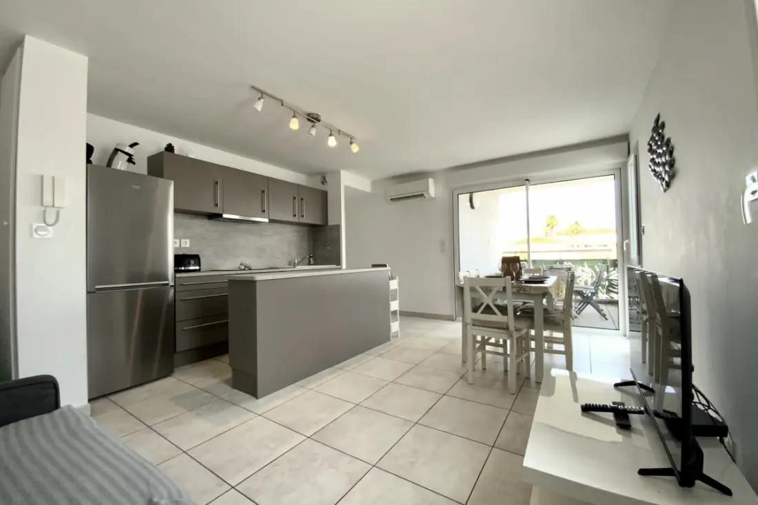 Résidence La Roselière  T3 Avec Terrasse Et Garage à 400 M De La Plage Au Grau-du-roi