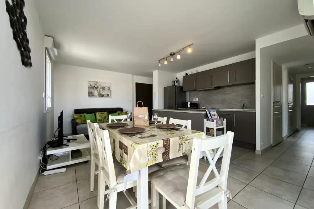 Résidence La Roselière  T3 Avec Terrasse Et Garage à 400 M De La Plage Au Grau-du-roi