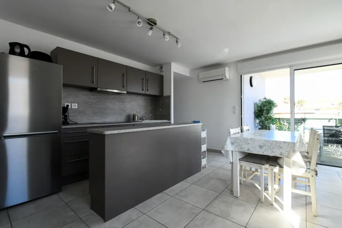 Résidence La Roselière  T3 Avec Terrasse Et Garage à 400 M De La Plage Au Grau-du-roi