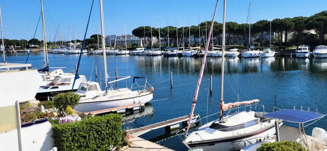 Résidence Marina Lairan 🌊vue Sur L'eau Et Les Bateaux ⛵de Port Camargue 2 étoiles F