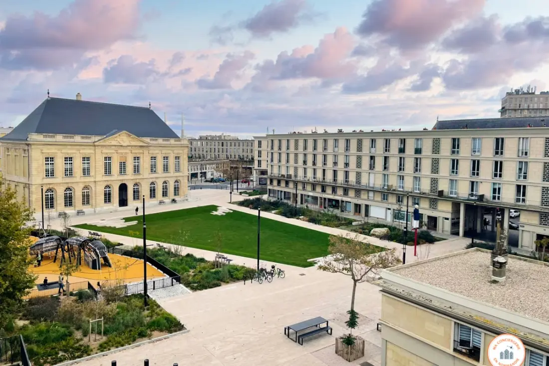 🏫 La Petite Ecole - Vue Musée D'histoire Naturelle