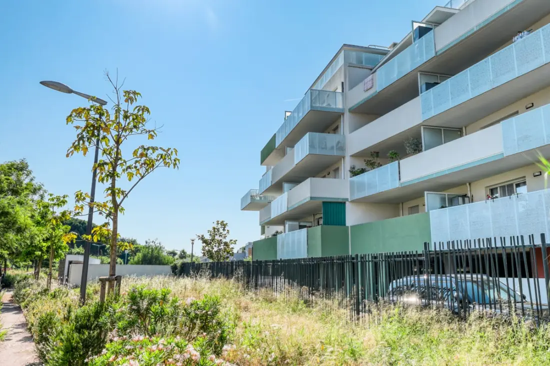 Résidence 🏡 Appartement 2 Chambres Avec Piscine, Parking &amp; Balcon