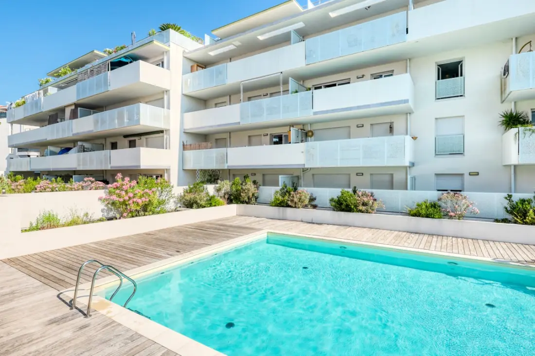 Résidence 🏡 Appartement 2 Chambres Avec Piscine, Parking &amp; Balcon