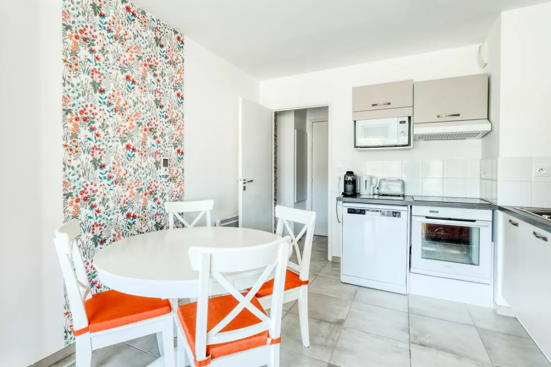 Résidence 🏡 Appartement 2 Chambres Avec Piscine, Parking &amp; Balcon