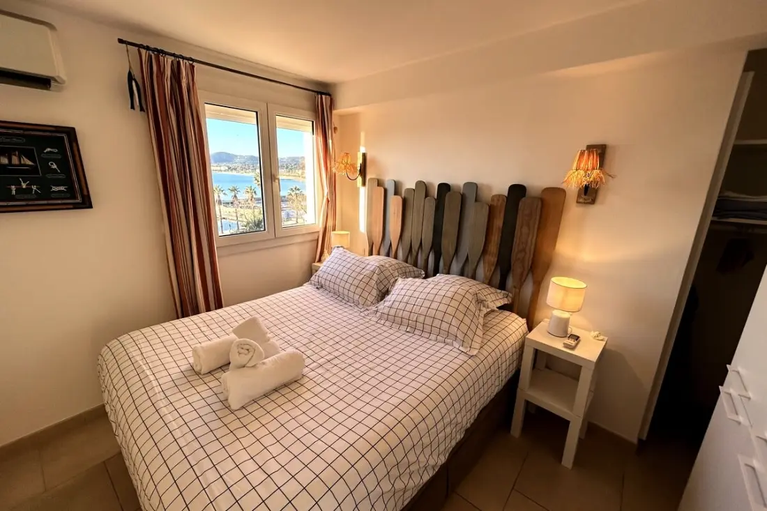Résidence Balcon Des îles D'or. T2 Front De Mer Plein-centre