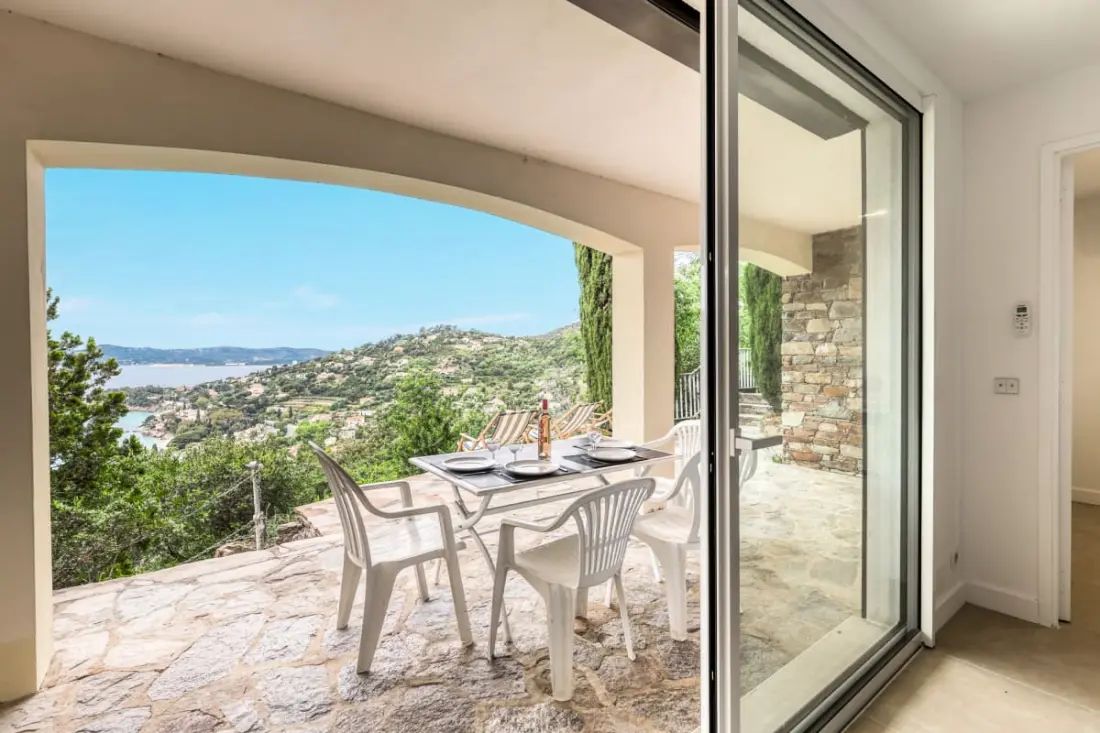 Résidence T2 Lumineux Avec Terrasse Et Vue Mer – Le Lavandou, Aiguebelle