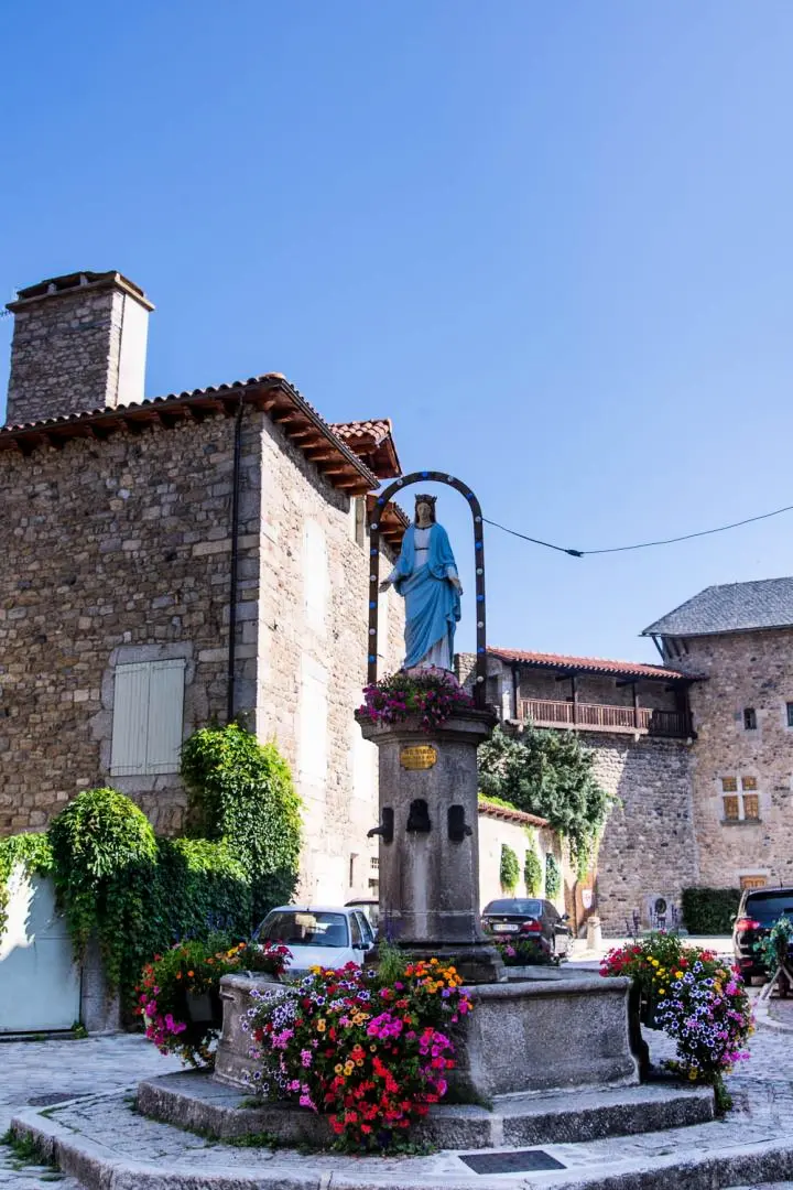 Gîte de France Maison pierre de mercoeur 3 épis