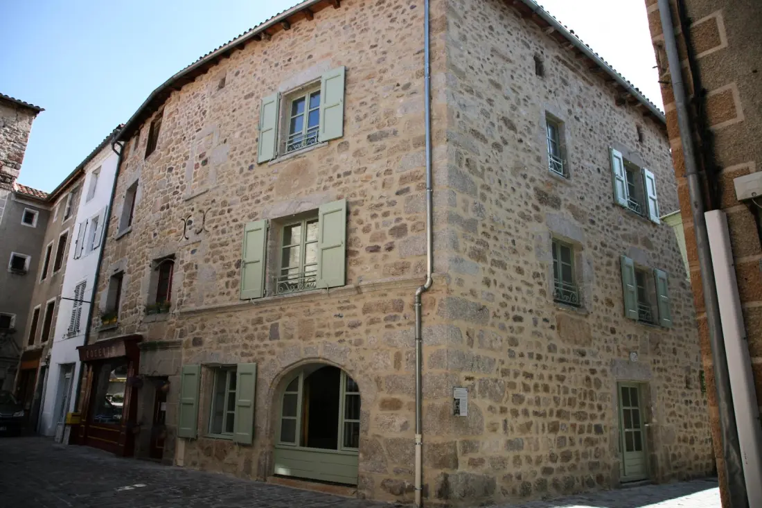 Gîte de France Maison pierre de mercoeur 3 épis