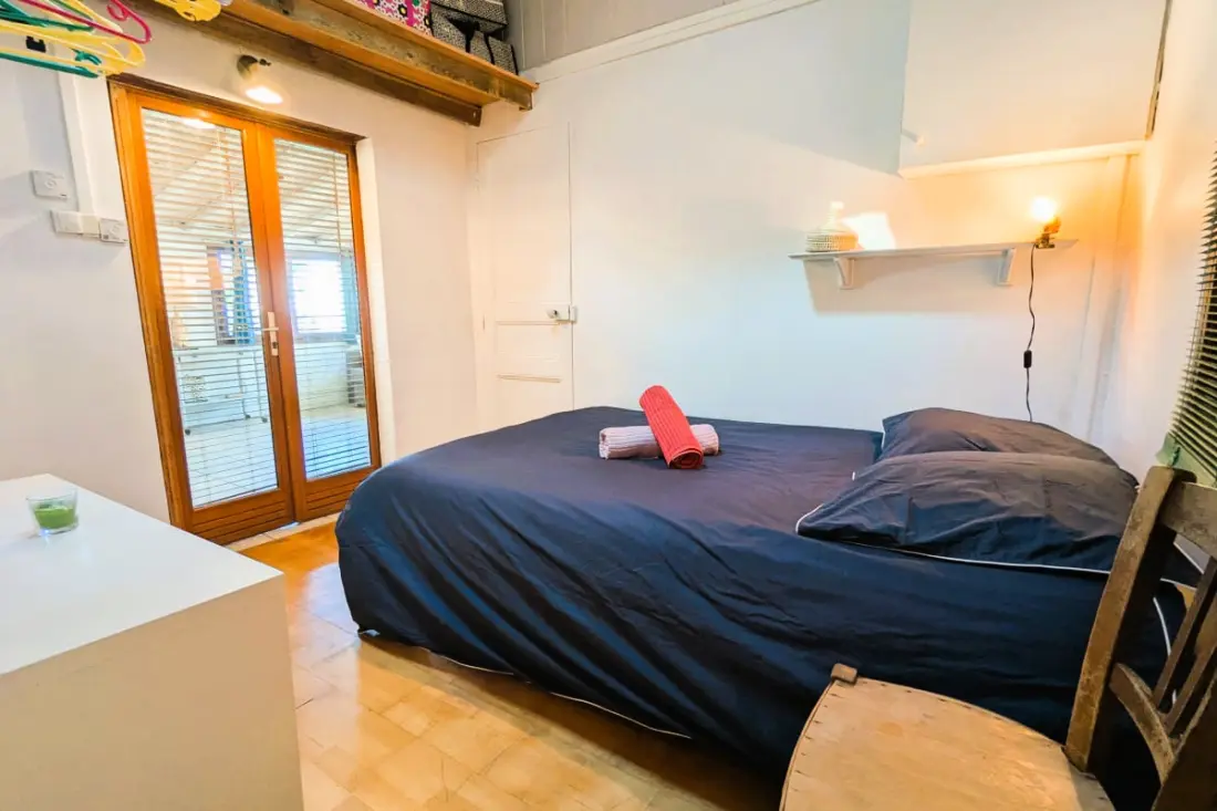 Cabanon Perché Au-dessus De La Mer