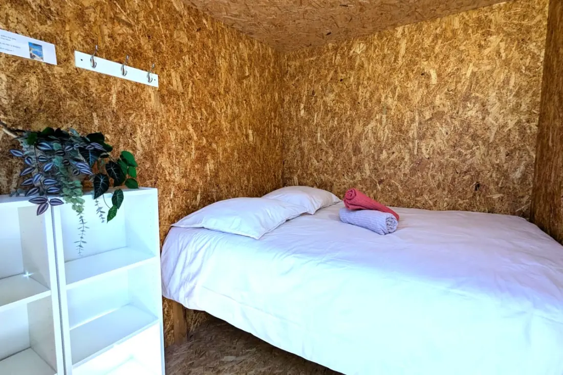 Cabanon Perché Au-dessus De La Mer