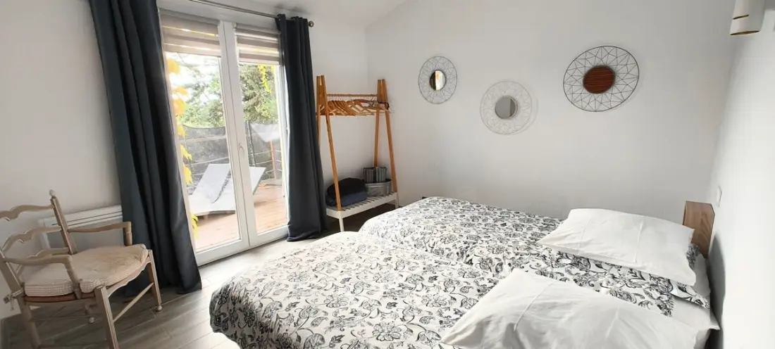 Propriété 22 Pers. Avec Jardin Et Piscine