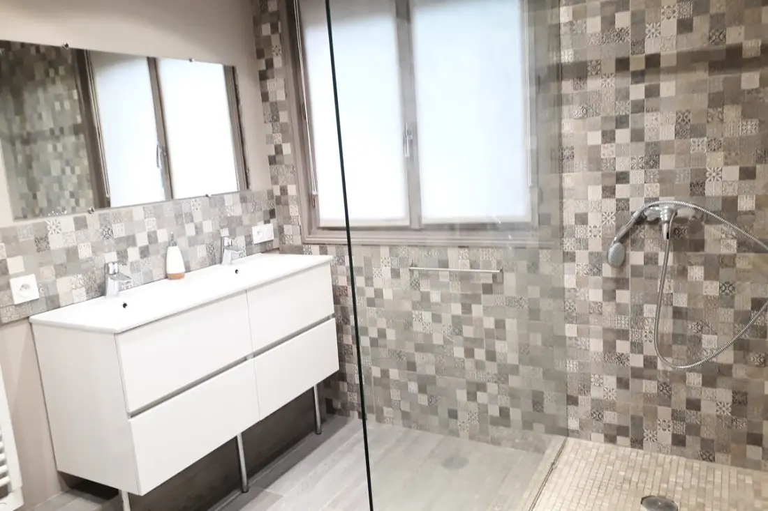 Propriété 22 Pers. Avec Jardin Et Piscine