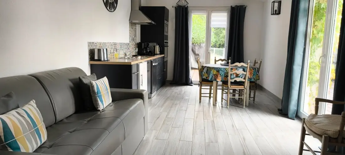 Propriété 22 Pers. Avec Jardin Et Piscine