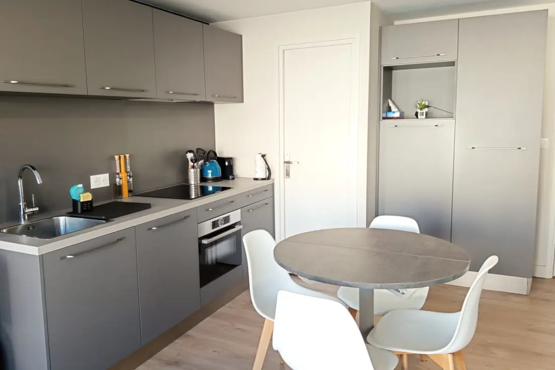 Appartement Avec Balcon Proche De La Plage
