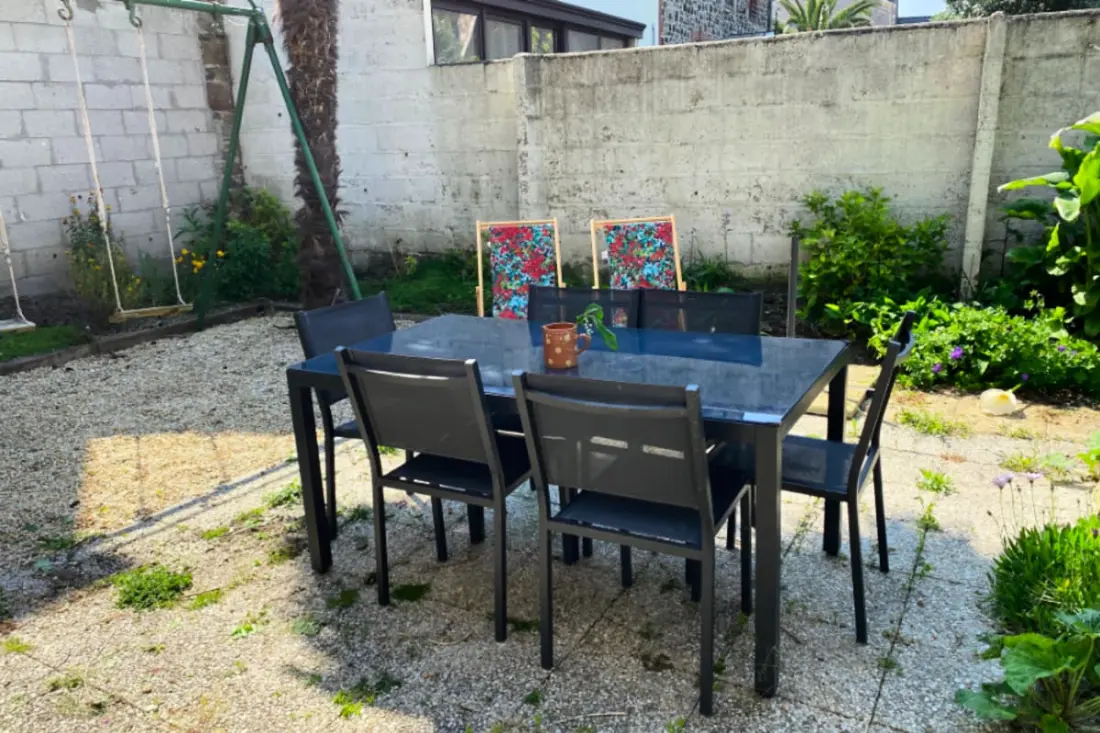Maison Indépendante Avec Coin Détente En Plein Air