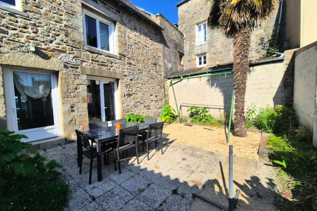 Maison Indépendante Avec Coin Détente En Plein Air