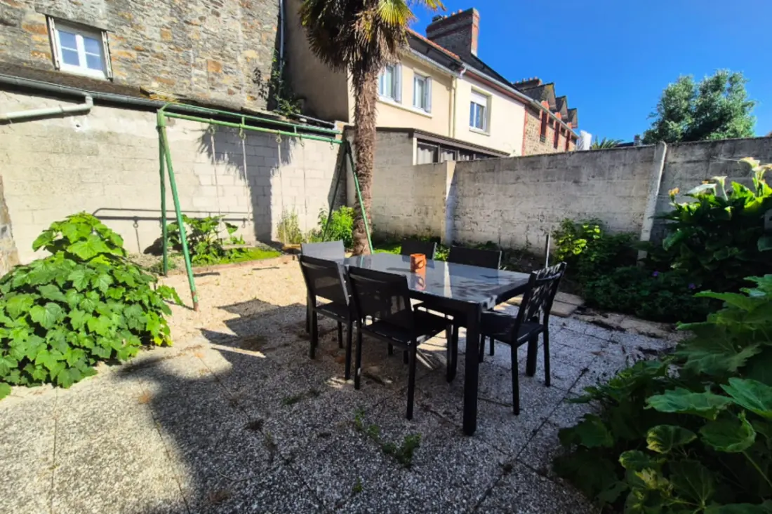 Maison Indépendante Avec Coin Détente En Plein Air