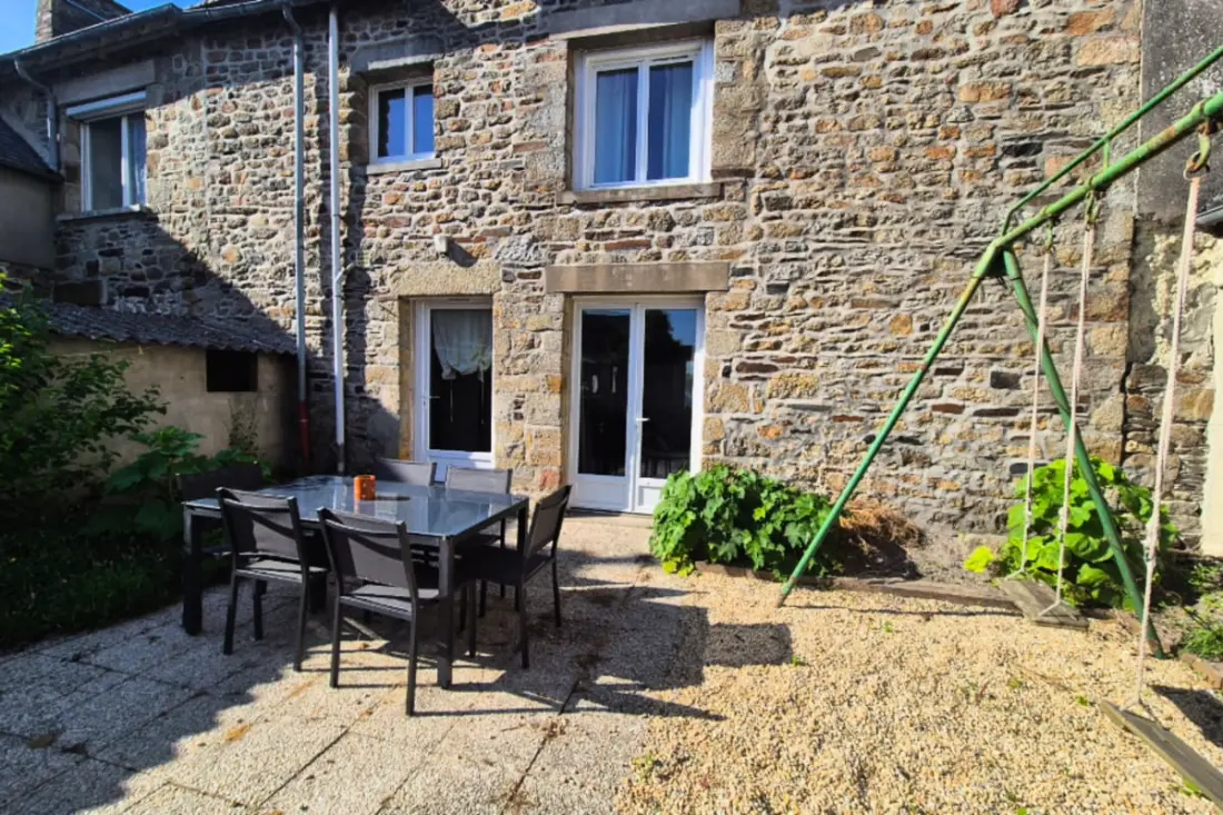 Maison Indépendante Avec Coin Détente En Plein Air