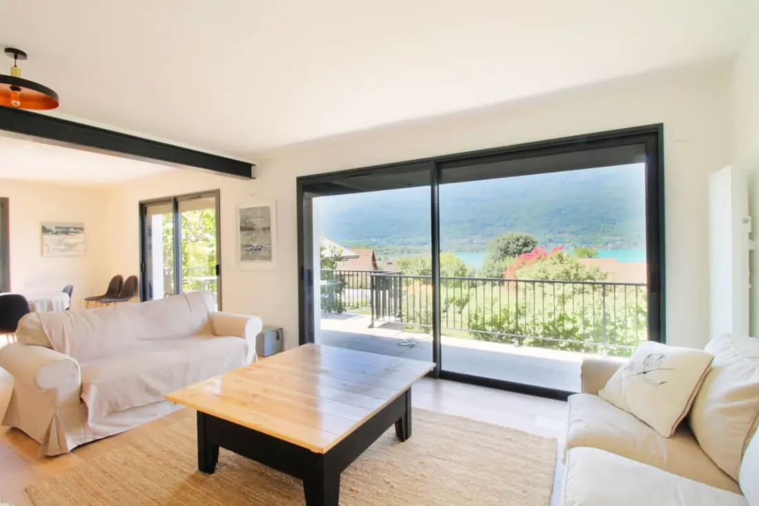 Confortable Villa Avec Vue Sur Le Lac Du Bourget