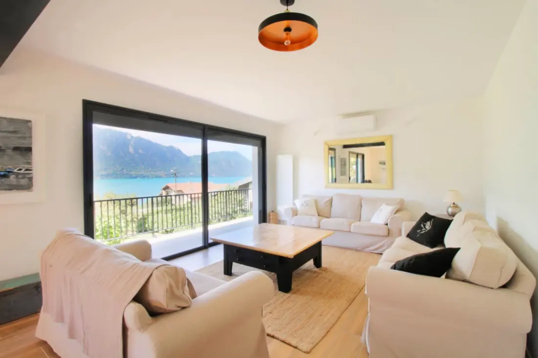 Confortable Villa Avec Vue Sur Le Lac Du Bourget