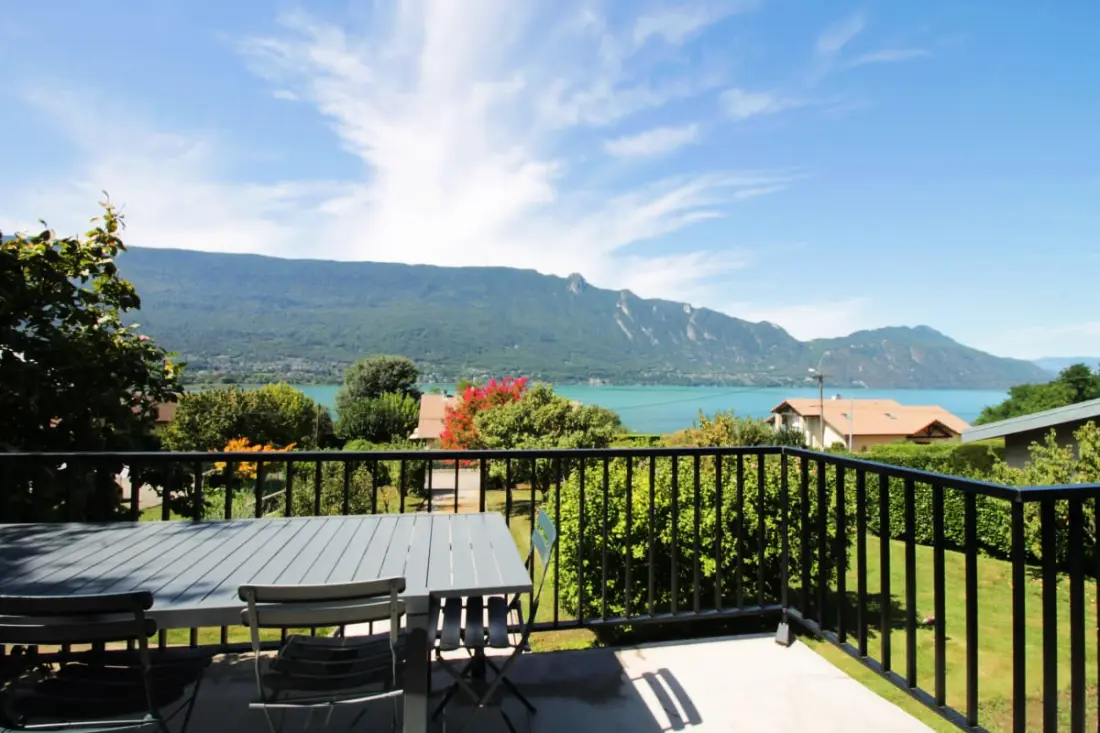Confortable Villa Avec Vue Sur Le Lac Du Bourget