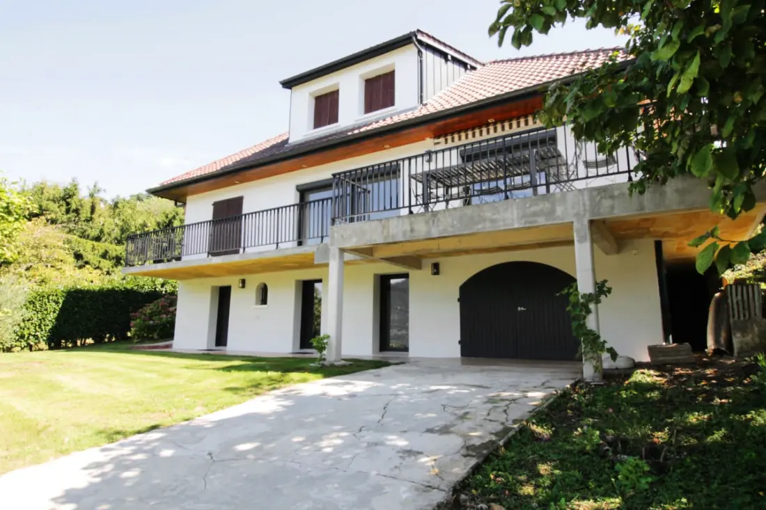 Confortable Villa Avec Vue Sur Le Lac Du Bourget