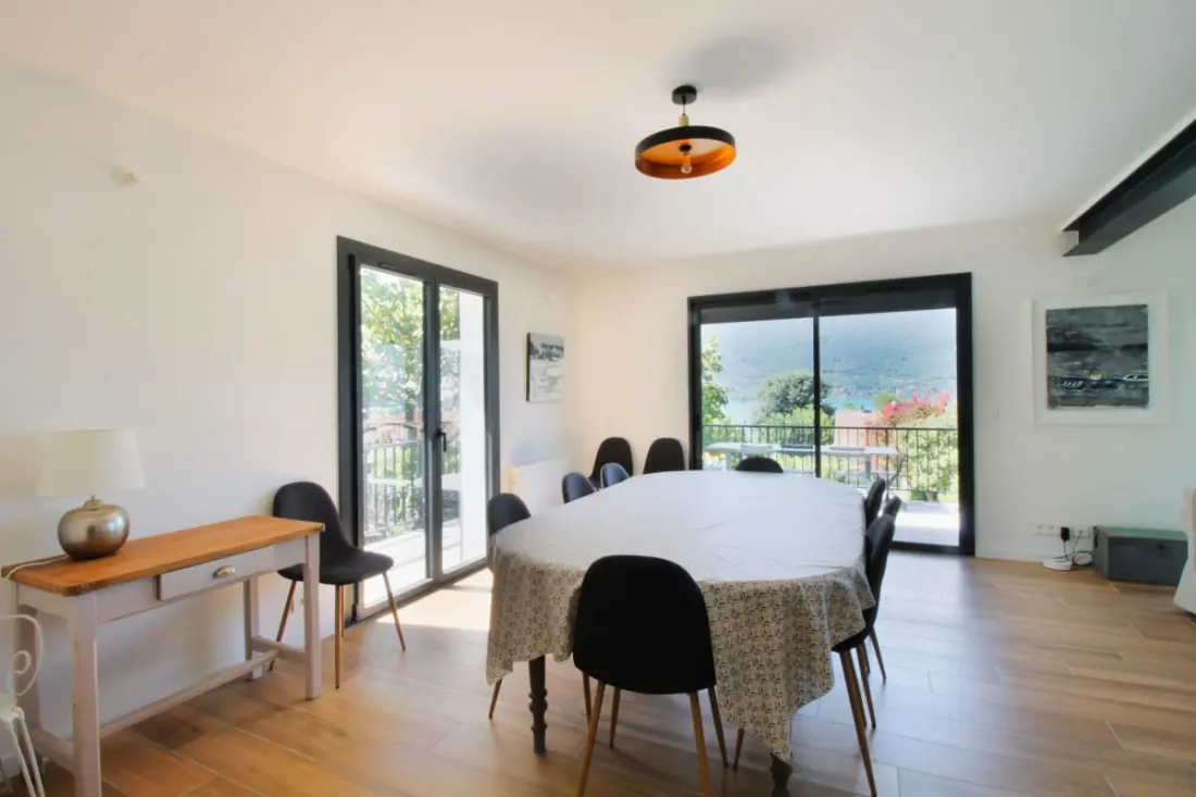 Confortable Villa Avec Vue Sur Le Lac Du Bourget